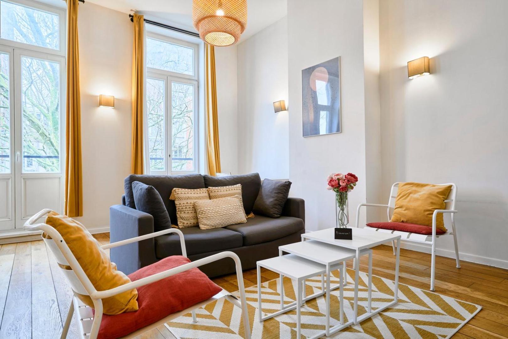 ליל Charming Flats On The Grand Boulevard מראה חיצוני תמונה