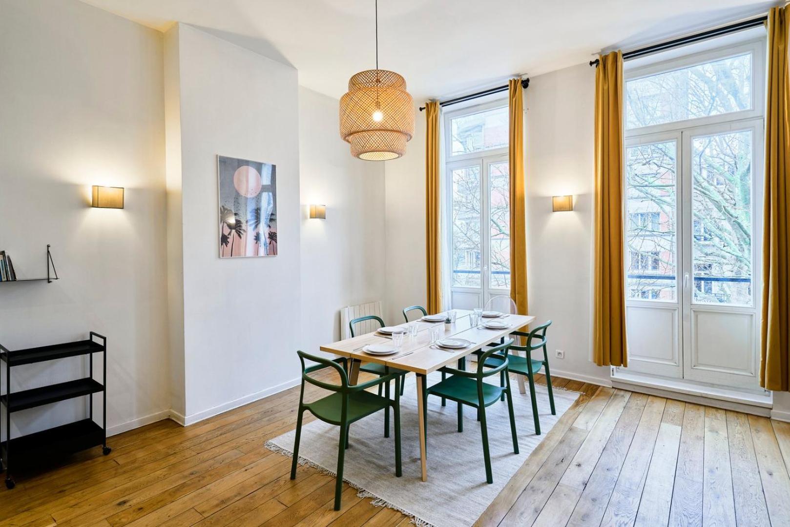 ליל Charming Flats On The Grand Boulevard מראה חיצוני תמונה