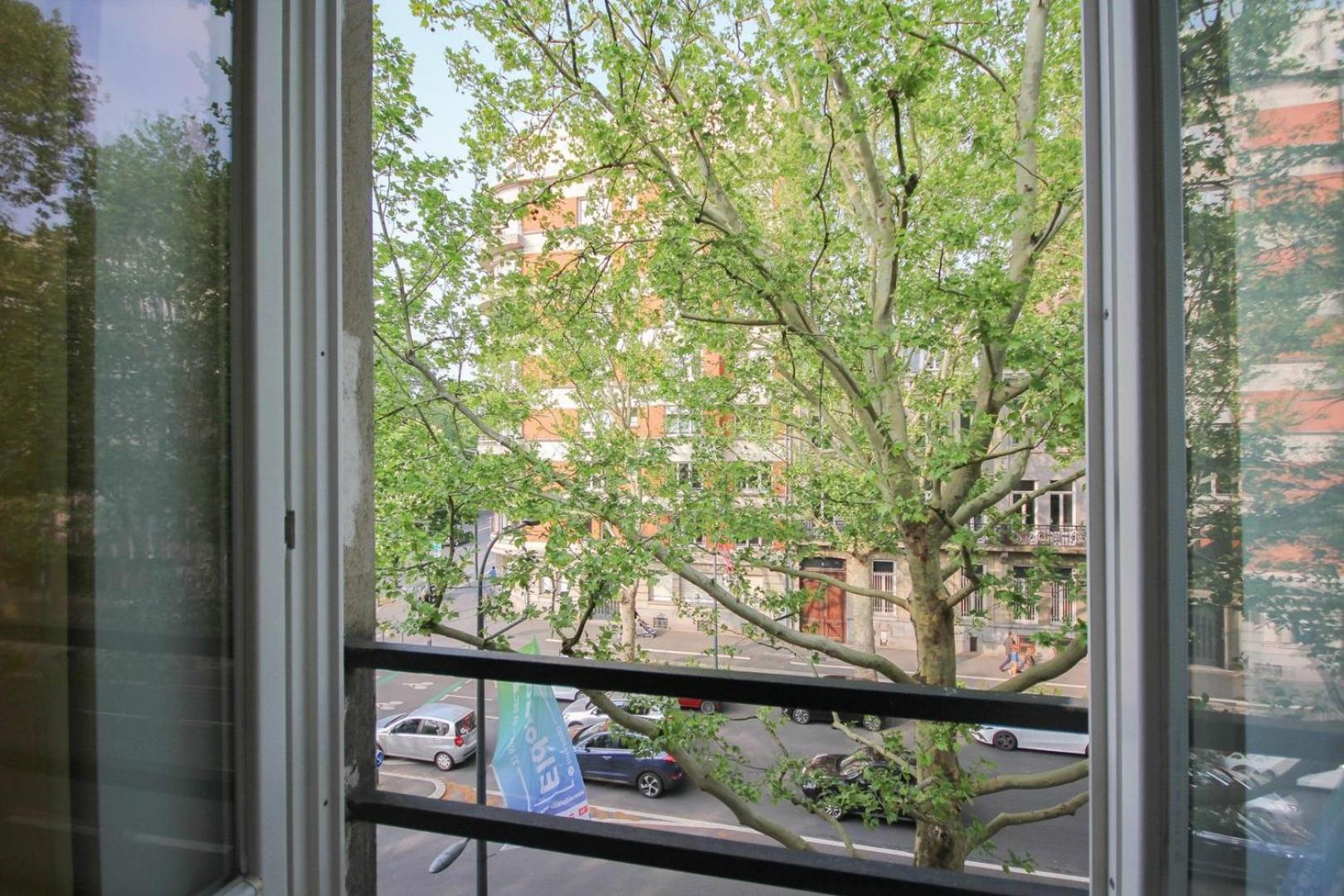 ליל Charming Flats On The Grand Boulevard מראה חיצוני תמונה